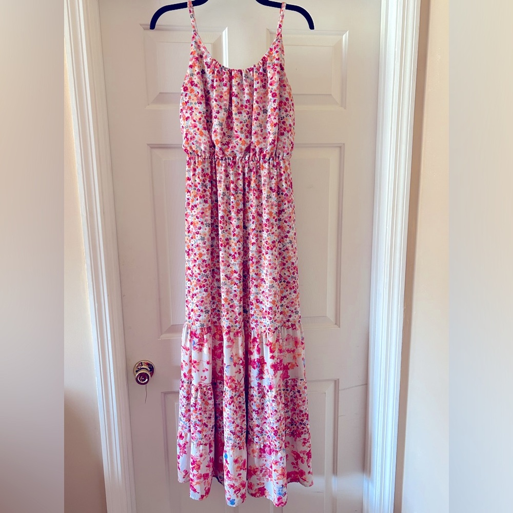 ELLE size medium. Spaghetti strap. Floral Madi dress